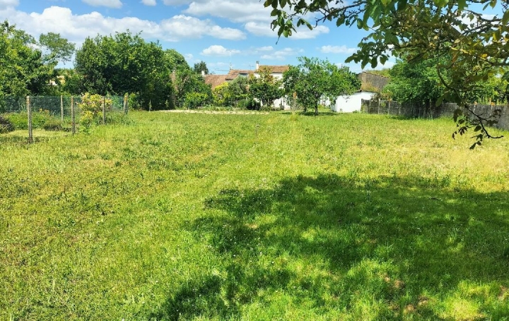 Terrain SURGERES (17700)  790 m2 102 000 € 