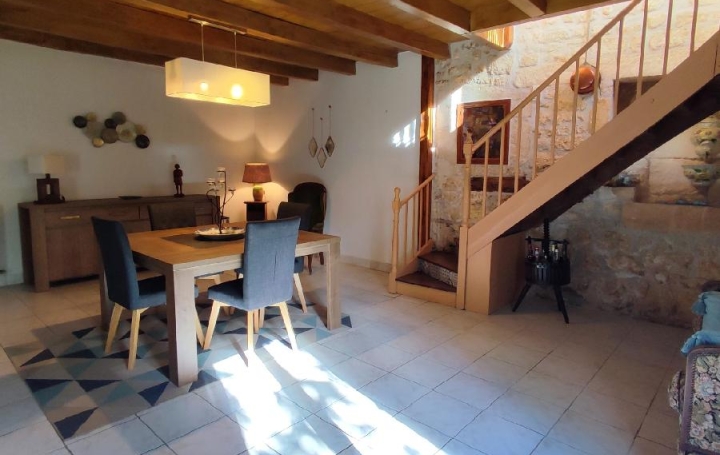 Maison BUSSAC-SUR-CHARENTE (17100)  176 m2 262 000 € 