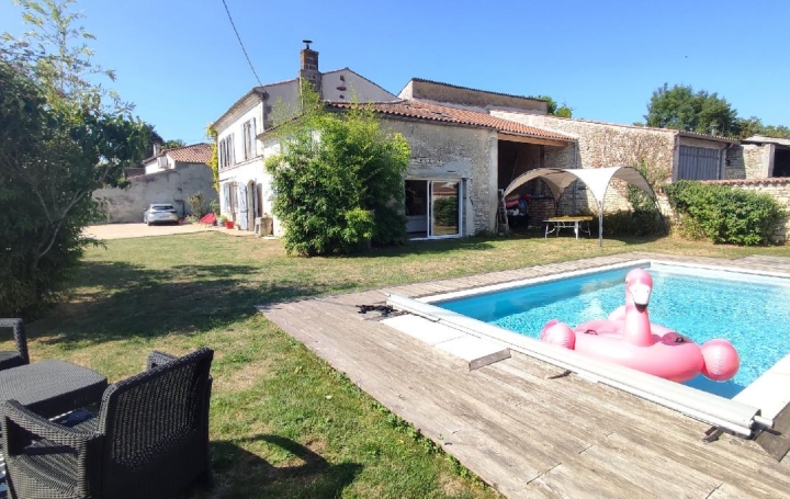 Réseau Immo-diffusion : Maison  BERCLOUX  199 m2 325 500 € 