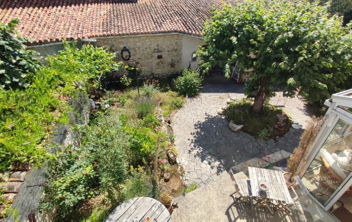 Réseau Immo-diffusion : Maison  SAINT-HILAIRE-DE-VILLEFRANCHE  133 m2 195 300 € 