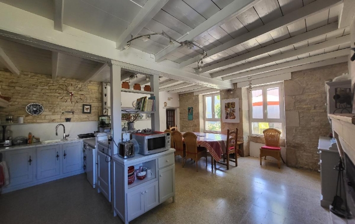 Maison VOUHE (17700)  239 m2 449 000 € 