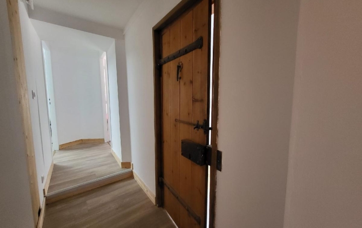 Maison VOUHE (17700)  239 m2 449 000 € 