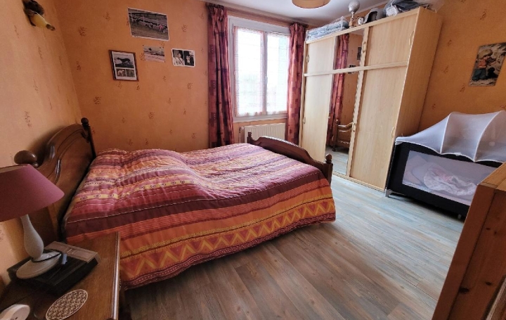 Maison SAINT-JEAN-D'ANGELY (17400)  120 m2 210 000 € 