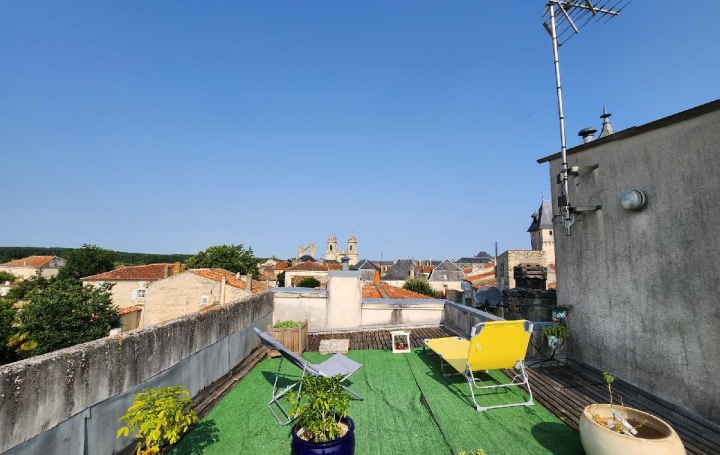 Immeuble SAINT-JEAN-D'ANGELY (17400)  170 m2 249 000 € 