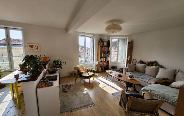 Immeuble SAINT-JEAN-D'ANGELY (17400)  170 m2 249 000 € 