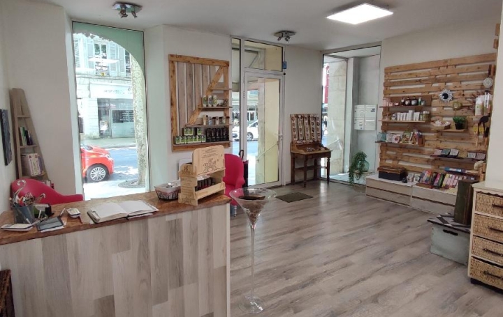 Réseau Immo-diffusion : Local commercial  SAINTES  64 m2 99 500 € 