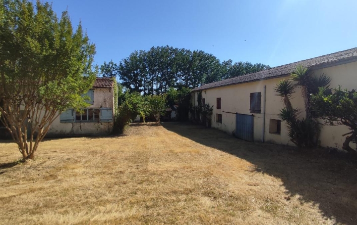 Immeuble ECOYEUX (17770)  302 m2 197 000 € 