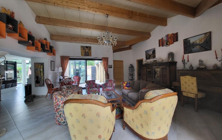 Maison SAINT-JEAN-D'ANGELY (17400)  269 m2 724 000 € 
