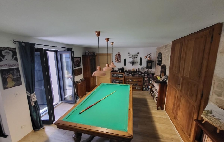 Maison SAINT-JEAN-D'ANGELY (17400)  269 m2 724 000 € 