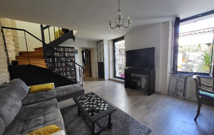 Maison SAINT-JEAN-D'ANGELY (17400)  269 m2 724 000 € 