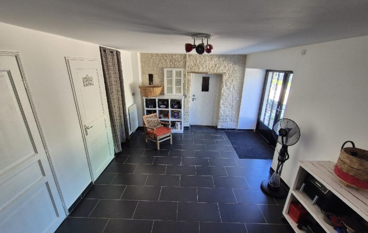 Maison SURGERES (17700)  362 m2 469 000 € 