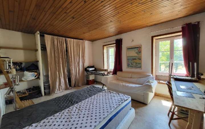 Maison SAINT-JEAN-D'ANGELY (17400)  100 m2 130 000 € 