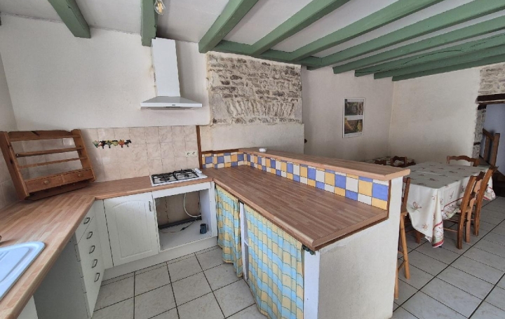 Maison BERNAY-SAINT-MARTIN (17330)  215 m2 198 500 € 