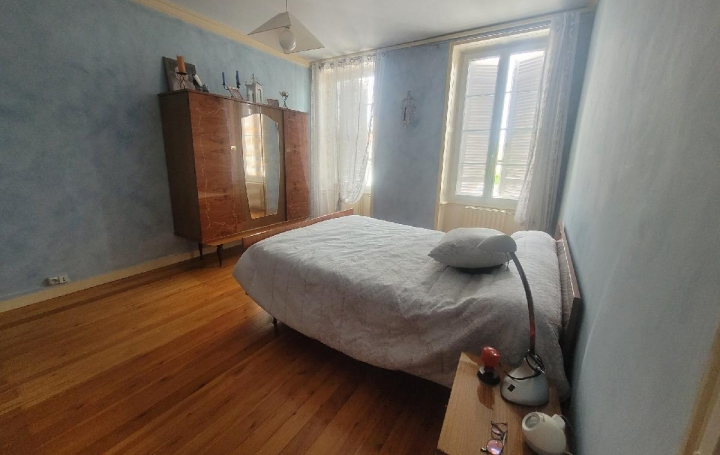 Maison SAINT-JEAN-D'ANGELY (17400)  309 m2 335 000 € 