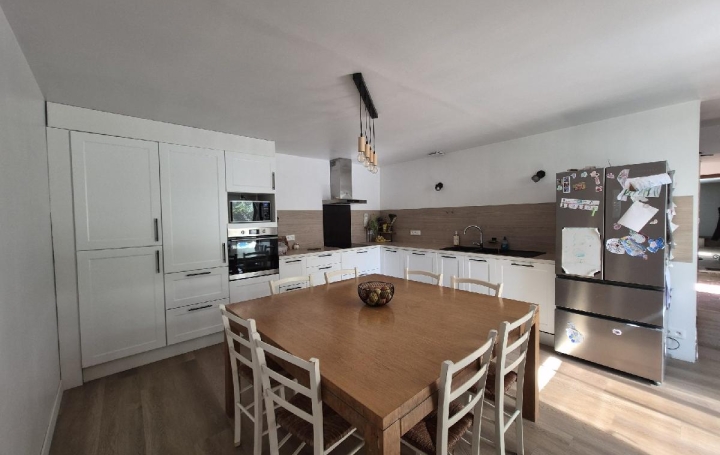 Maison VILLENEUVE-LA-COMTESSE (17330)  224 m2 278 000 € 