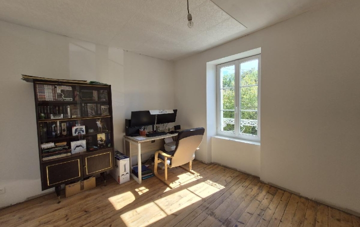 Maison VILLENEUVE-LA-COMTESSE (17330)  224 m2 278 000 € 