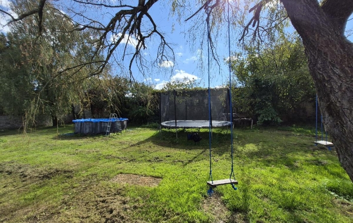 Maison VILLENEUVE-LA-COMTESSE (17330)  224 m2 278 000 € 