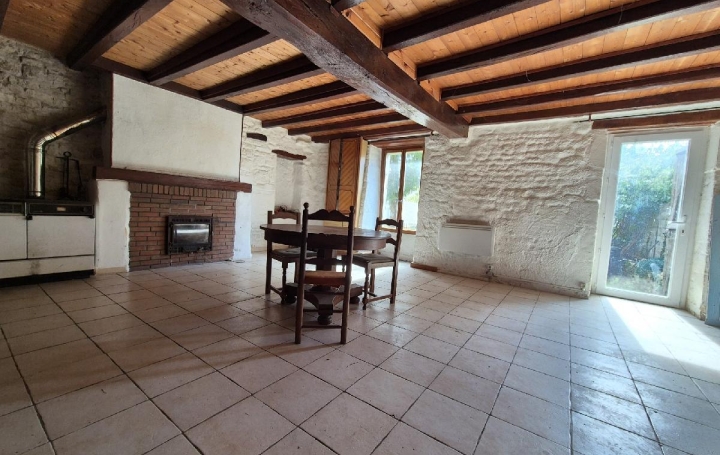 Maison SAINT-FELIX (17330)  240 m2 180 000 € 
