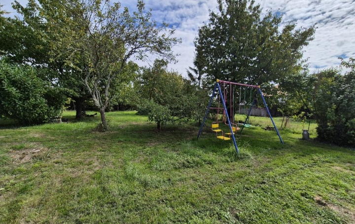 Maison SAINT-FELIX (17330)  240 m2 180 000 € 