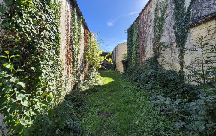 Maison SAINT-MARD (17700)  114 m2 49 000 € 