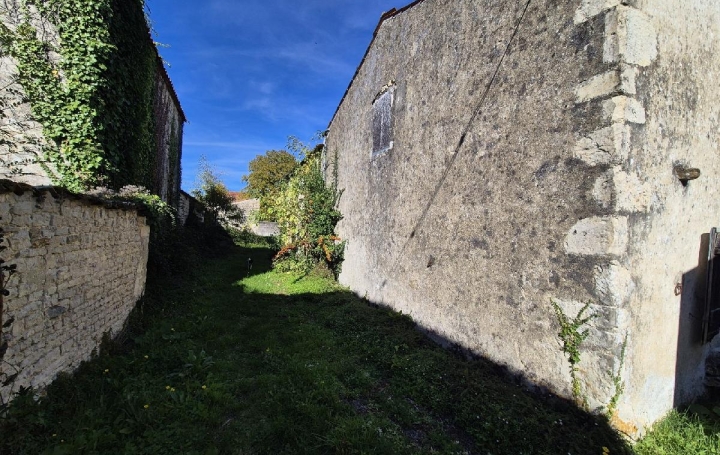 Maison SAINT-MARD (17700)  114 m2 49 000 € 