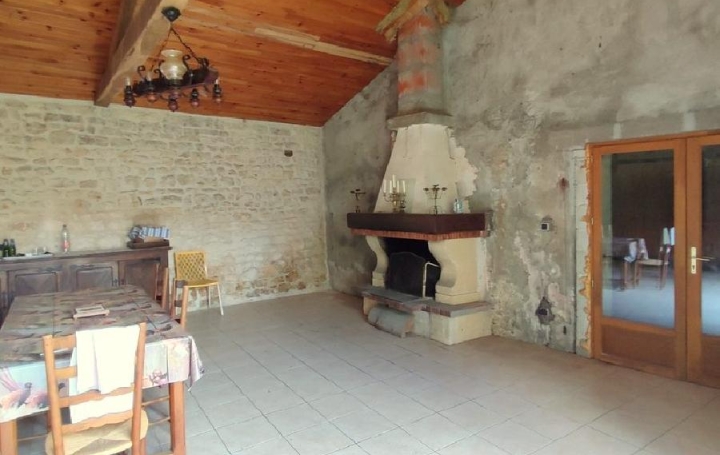 Maison LE DOUHET (17100)  44 m2 42 000 € 