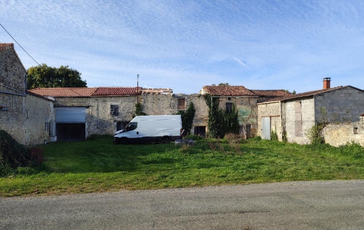 Maison LE DOUHET (17100)  44 m2 42 000 € 