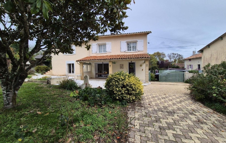 Maison / Villa LES FOSSES (79360) 192 m<sup>2</sup> 200 000 € 