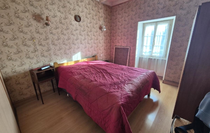 Maison SAINT-PIERRE-DE-L'ISLE (17330)  127 m2 263 000 € 