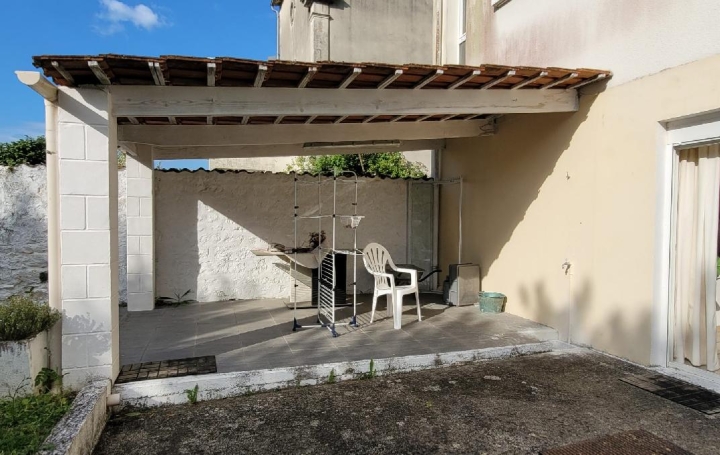 Maison SAINT-JEAN-D'ANGELY (17400)  140 m2 180 000 € 