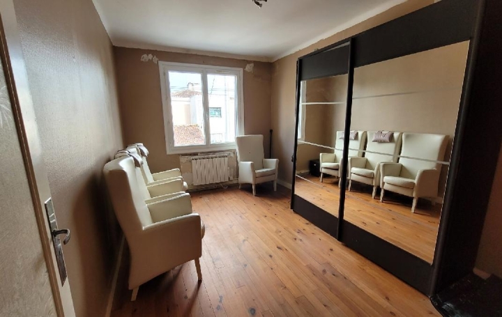 Maison SAINT-JEAN-D'ANGELY (17400)  140 m2 180 000 € 