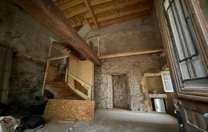 Maison SAINT-JEAN-D'ANGELY (17400)  120 m2 58 300 € 