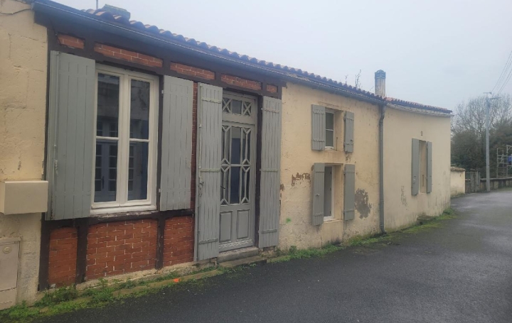 Maison SAINT-JEAN-D'ANGELY (17400)  35 m2 81 000 € 