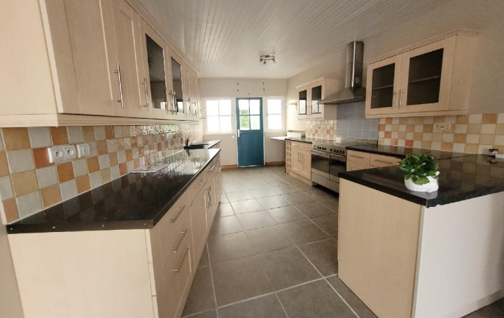 Maison SAINT-JEAN-D'ANGELY (17400)  154 m2 190 500 € 