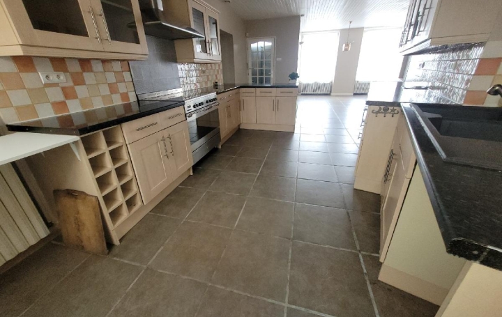 Maison SAINT-JEAN-D'ANGELY (17400)  154 m2 190 500 € 