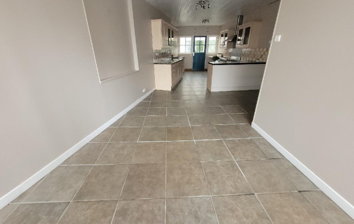 Maison SAINT-JEAN-D'ANGELY (17400)  154 m2 190 500 € 