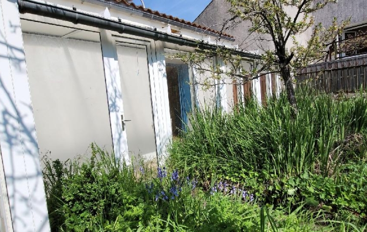 Maison / Villa TONNAY-BOUTONNE (17380) 65 m<sup>2</sup> 61 000 € 