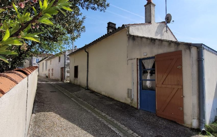 Maison TONNAY-BOUTONNE (17380)  65 m2 61 000 € 