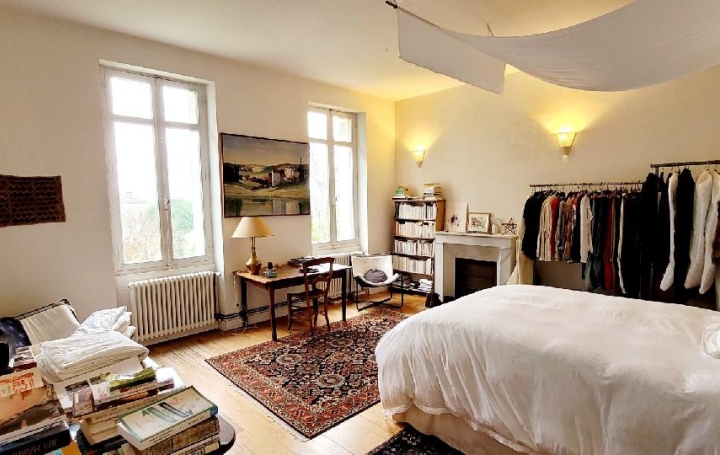 Maison PUGNAC (33710)  408 m2 786 600 € 