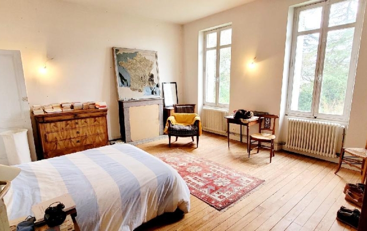 Maison PUGNAC (33710)  408 m2 786 600 € 