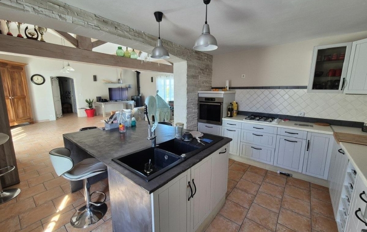 Maison LA JARRIE-AUDOUIN (17330)  145 m2 245 000 € 