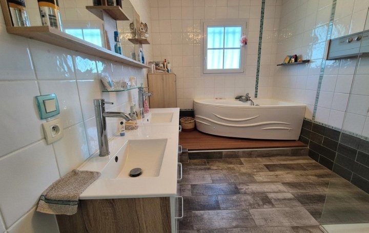 Maison LA JARRIE-AUDOUIN (17330)  145 m2 245 000 € 