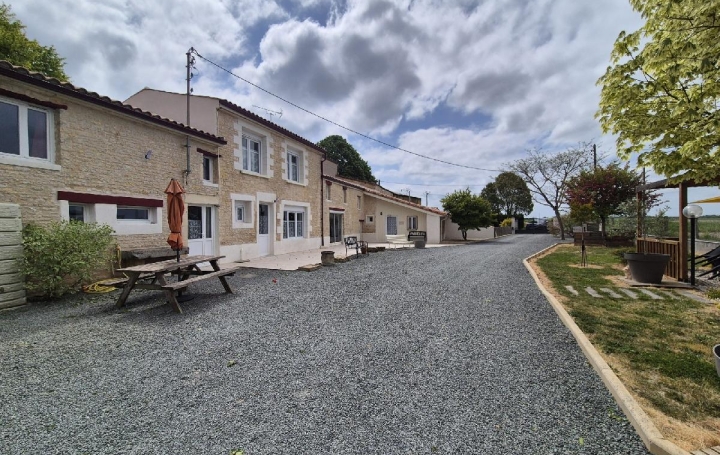 Maison / Villa VAL-DU-MIGNON (79360) 230 m<sup>2</sup> 320 000 € 