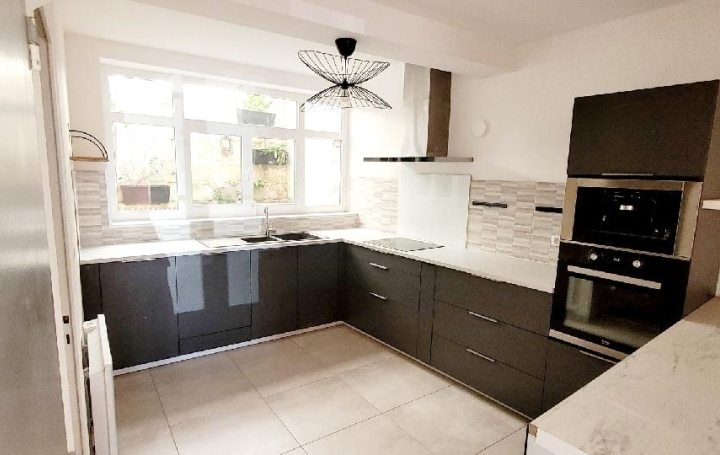 Maison SAINT-JEAN-D'ANGELY (17400)  123 m2 183 000 € 