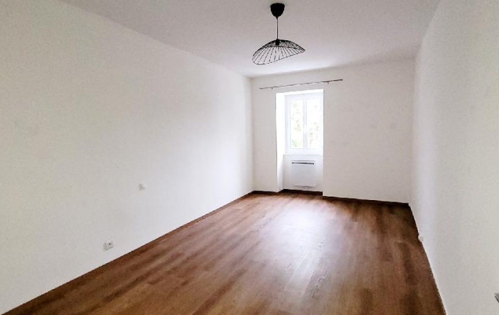 Maison SAINT-JEAN-D'ANGELY (17400)  123 m2 183 000 € 