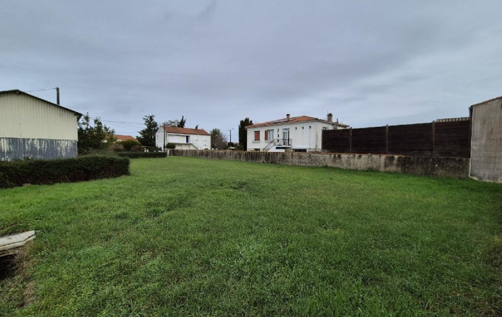 Terrain SURGERES (17700) 1 953 m<sup>2</sup> 126 000 € 