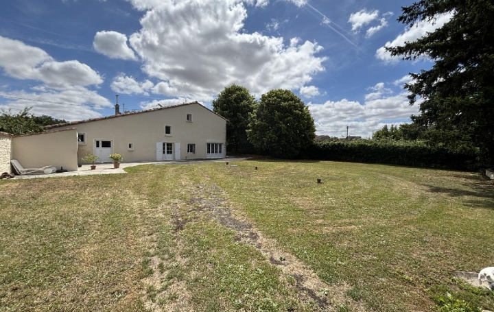 Maison LA FOYE-MONJAULT (79360)  240 m2 295 000 € 