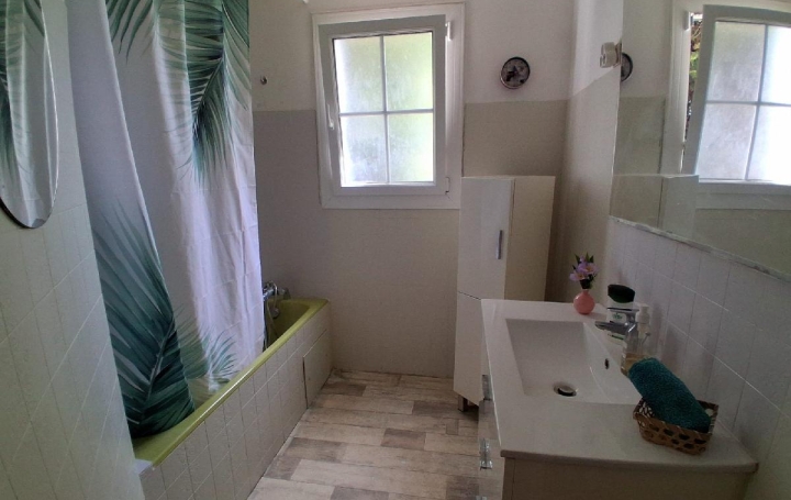 Maison LES NOUILLERS (17380)  260 m2 273 000 € 