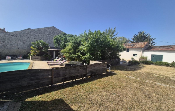 Maison / Villa SURGERES (17700) 362 m<sup>2</sup> 436 000 € 