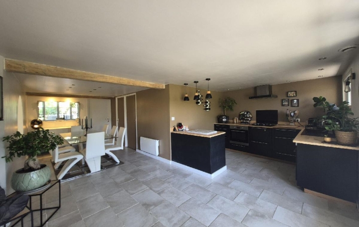 Maison LA VERGNE (17400)  180 m2 282 000 € 